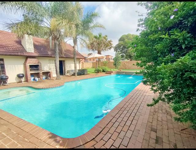 4 BEDROOM FREEHOLD FOR SALE IN BRACKENHURST